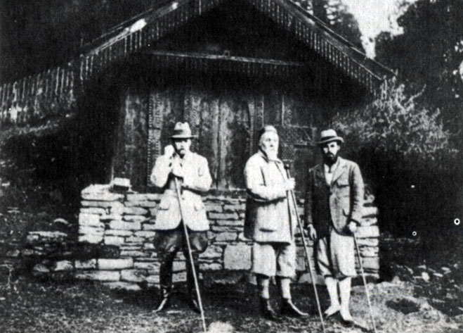 Н. К. Рерих с сыновьями в Кулу (около 1935)